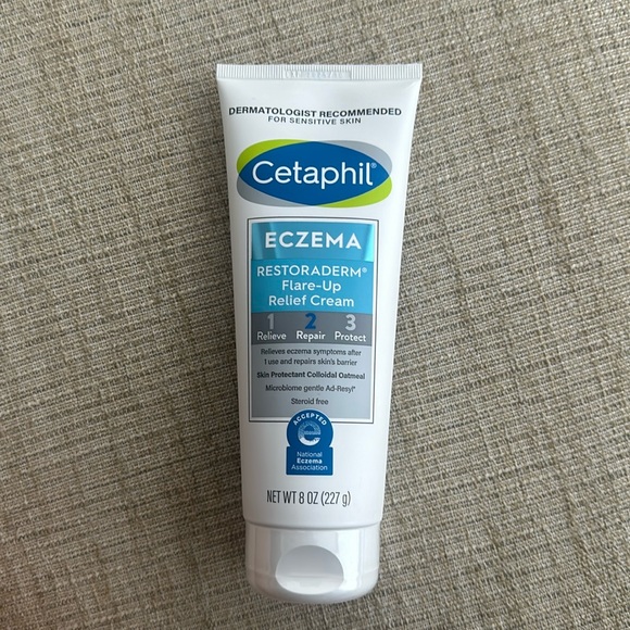 Cetaphil Eczema Restoraderm Flare-Up Relief Cream 8 oz - Picture 1 of 2